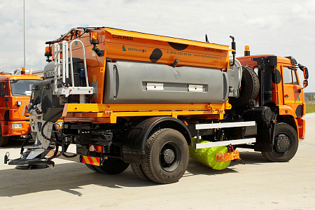 Комбинированная дорожная машина ЭД 244 КМ-24